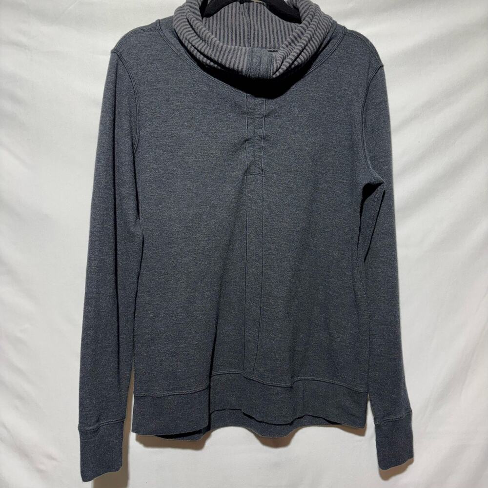 Lululemon In a Cinch Women Sweatshirt Reversible Gray Stripe Turtleneck Cowl